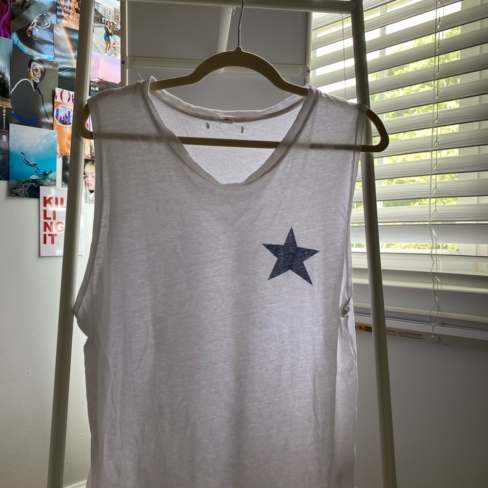 muscle tee with star